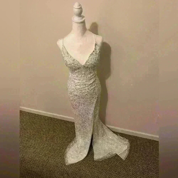 Primavera Formal Prom Dress White with Pastel Sequins Size 4 - Picture 1 of 10